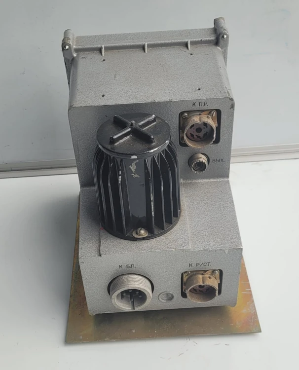 EL-42 Wzmacniacz lampowy UM-3 – radiostacje R-105 R-108 R-109, HF3.jpeg