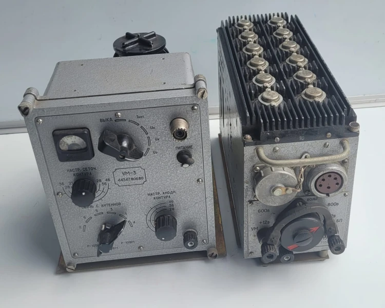 R-20 Wzmacniacz lampowy UM-3 – radiostacje R-105 R-108 R-109, HF4.jpeg