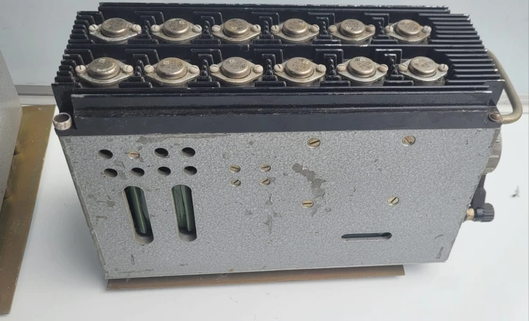 R-20 Wzmacniacz lampowy UM-3 – radiostacje R-105 R-108 R-109, HF6.jpeg