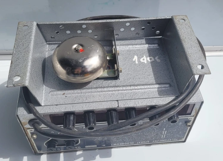 R-21 Telefon TAG-1-MR – wojskowy aparat łączności przewodowej3.jpeg