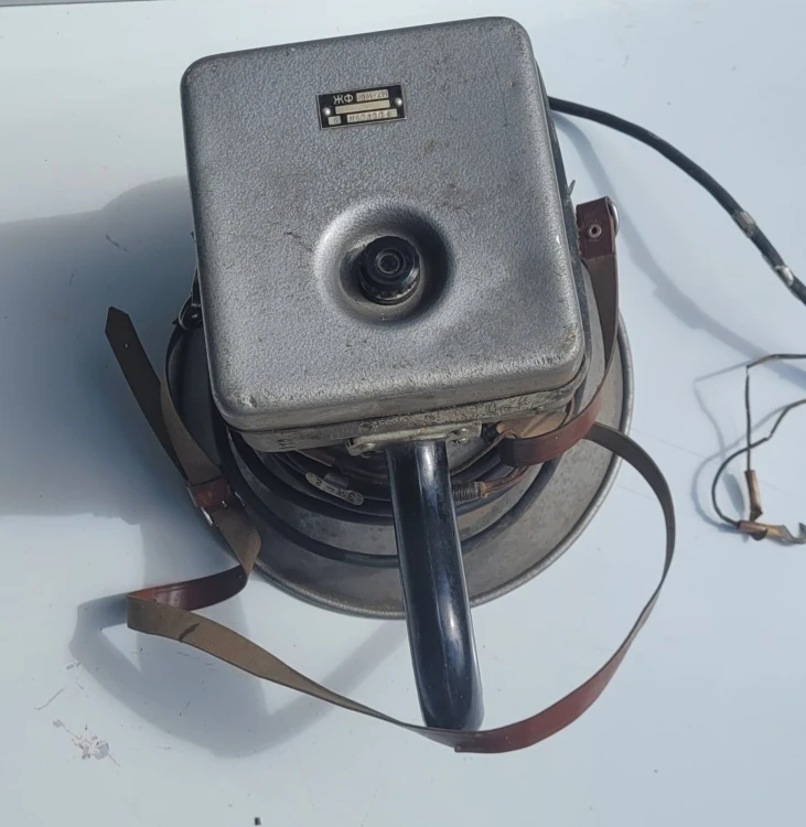 INN-91 Radziecki elektromegafon – przenośny głośnik tubowy (PRL)3.jpeg