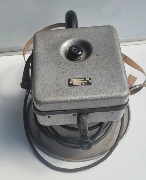 INN-91 Radziecki elektromegafon – przenośny głośnik tubowy (PRL)4.jpeg