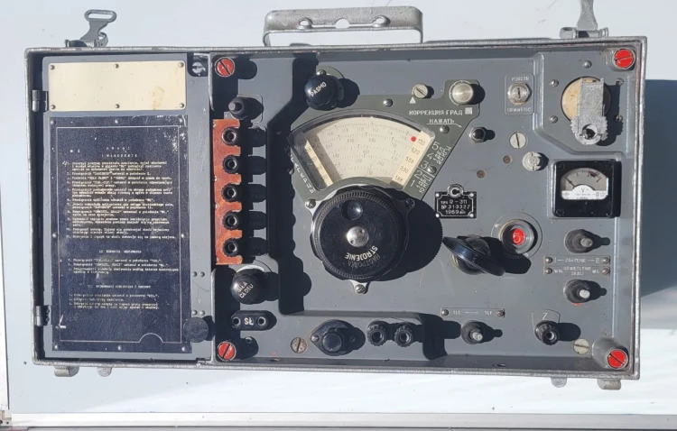 R-22 Radziecki odbiornik wojskowy R-311 „Omega” – lampowy2.jpeg