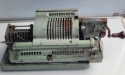 INN-95 Arytmometr typu Odhner – mechaniczna maszyna licząca.jpeg