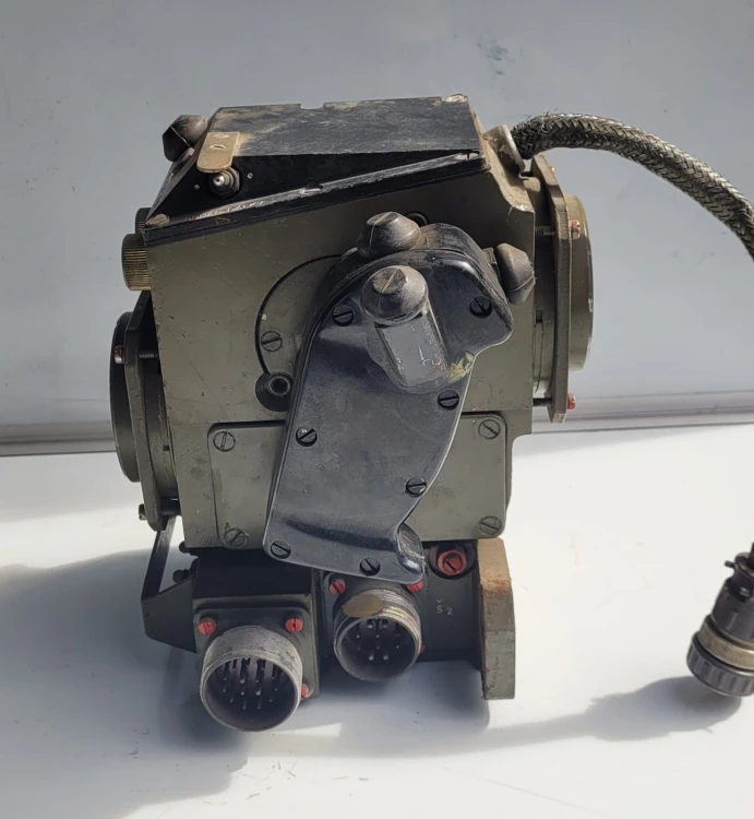 TL-23 Półautomatyczny celownik żyroskopowy ASP-3NM – lotniczy 2.jpeg