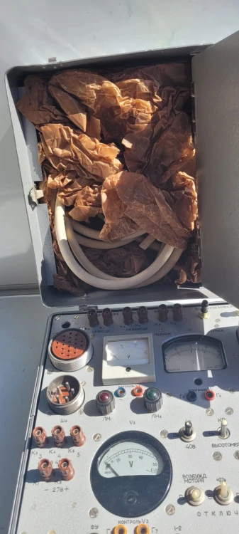 TL-24 Konsola testowa KV-11 (КВ-11) – pulpitu serwisowego lotniczego2.jpeg