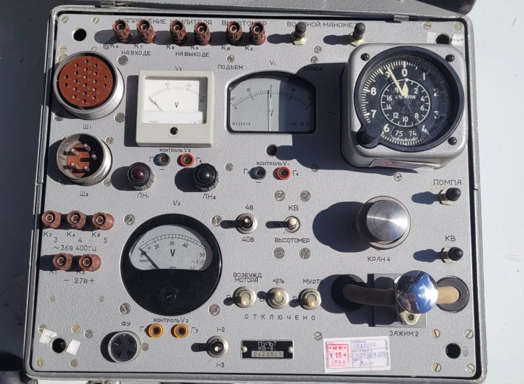 TL-24 Konsola testowa KV-11 (КВ-11) – pulpitu serwisowego lotniczego3.jpeg