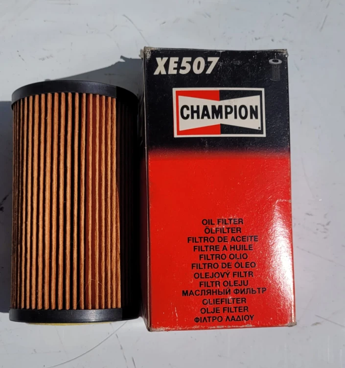 CZ-25 Filtr oleju Champion XE507.jpeg