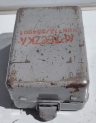INN-126 Apteczka metalowa PRL z wyposażeniem – komplet, vintage2.jpeg