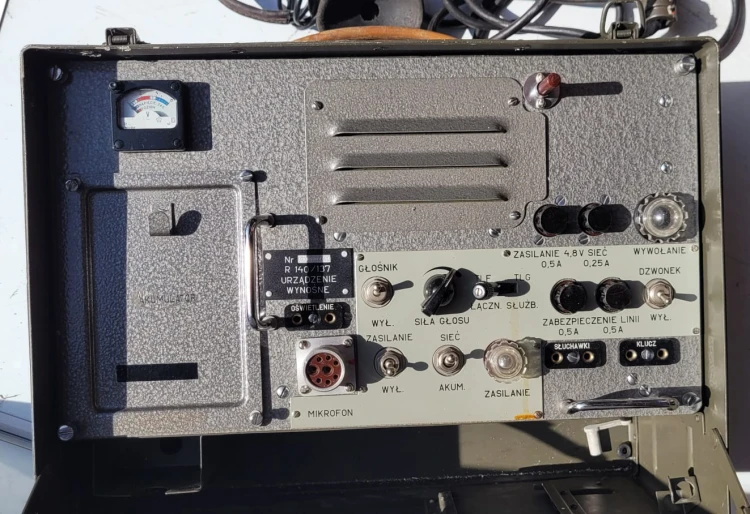 CR-28 Urządzenie wynośne do radiostacji R-140– panel sterowania, Wojsko Polskie2.jpeg