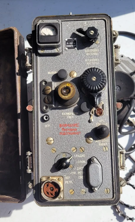 R-29 Radiostacja wojskowa R-105 komplet.jpeg