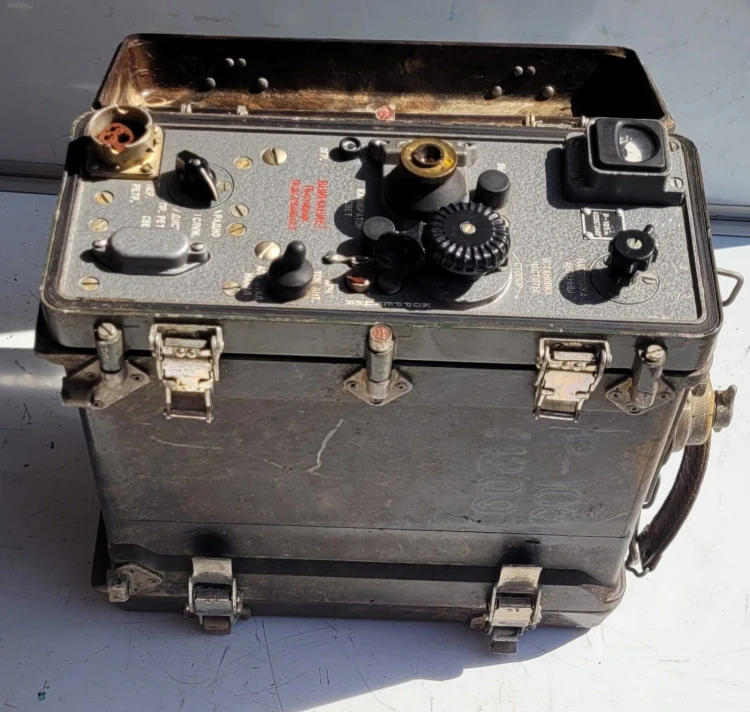 R-29 Radiostacja wojskowa R-105 komplet4.jpeg