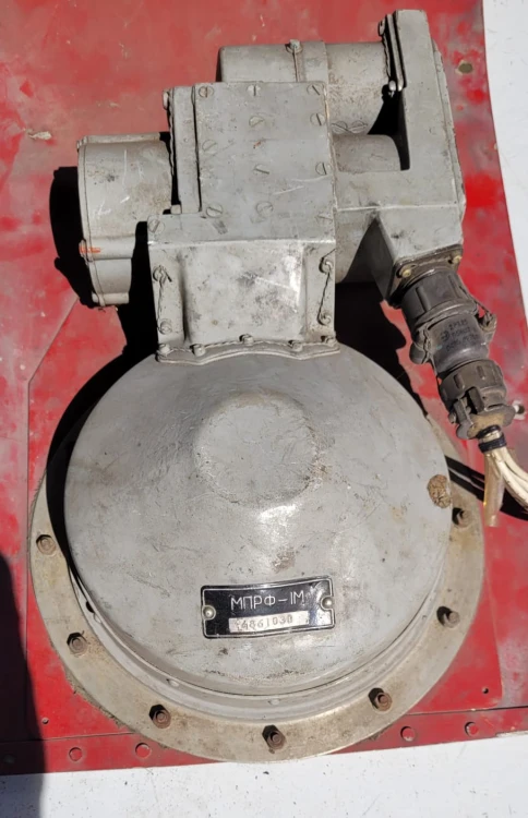 TL-28 Lampa szperacz z śmigłowca Mil Mi-2 – sterowana elektrycznie3.jpeg