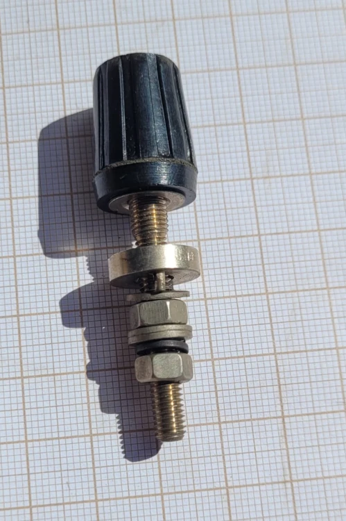 EL-44 Zacisk laboratoryjny ZL-40A – gniazdo bananowe.jpeg