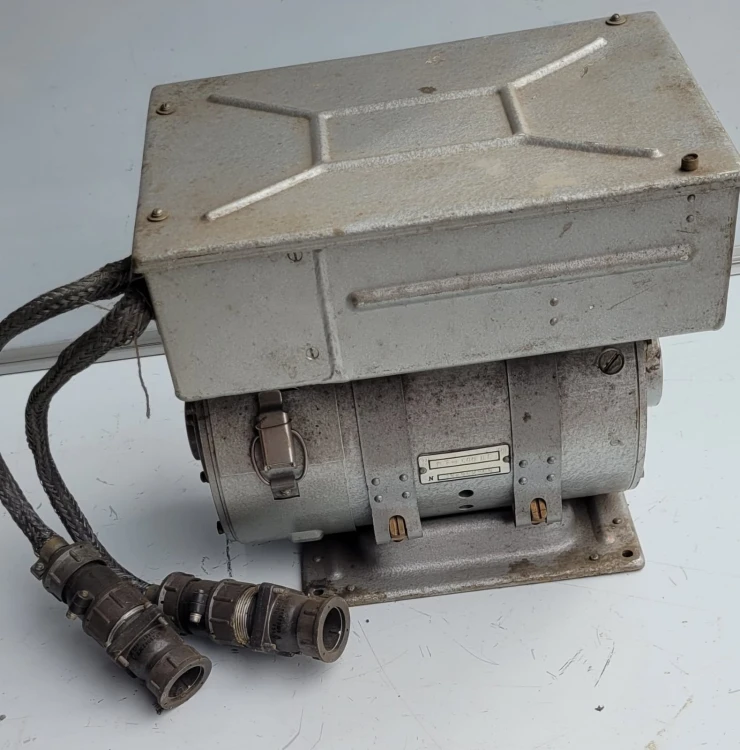 TL-29 Przetwornica  konwerter prądu PT-500 – prądnica, sprzęt techniczny.jpeg
