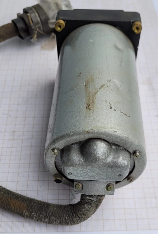 TL-30 Lotniczy system alarmowy kąta natarcia i przeciążenia – wskaźnik pokładowy3.jpeg
