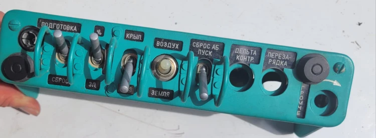 TL-31 Panel sterowania z kokpitu MiG-21 – element awioniki, ZSRR.jpeg