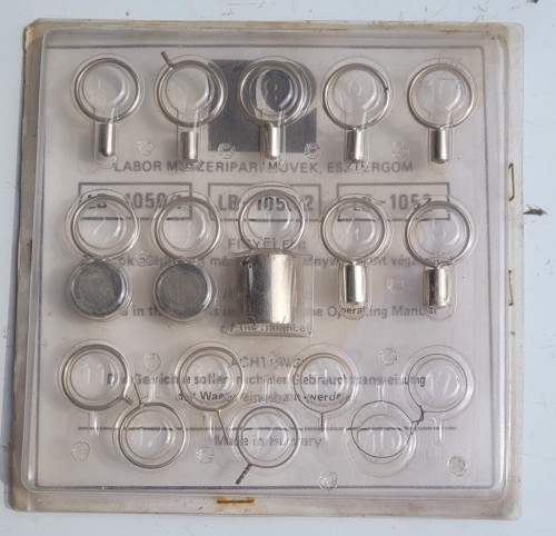 INN-149 Zestaw odważników laboratoryjnych – Węgry, Labor Műszeripari Művek.jpeg