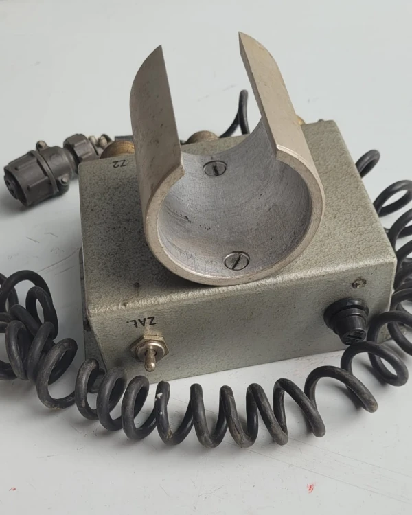 R-30 Mikrofon podwieszany do radiostacji wojskowej – militarny2.jpeg