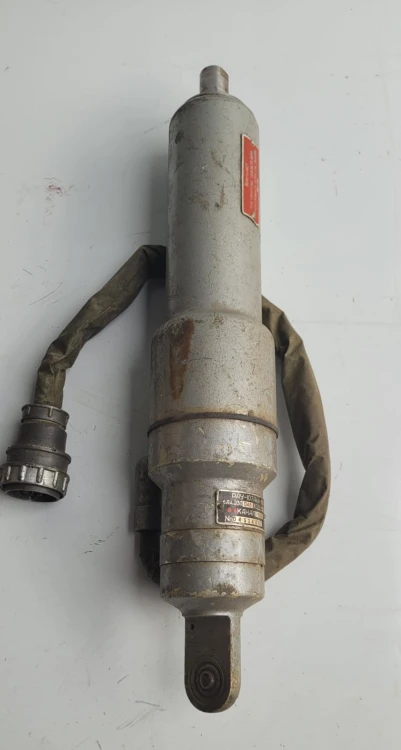 TL-32 Lotniczy siłownik elektryczny – element awioniki mechaniki pokładowej.jpeg
