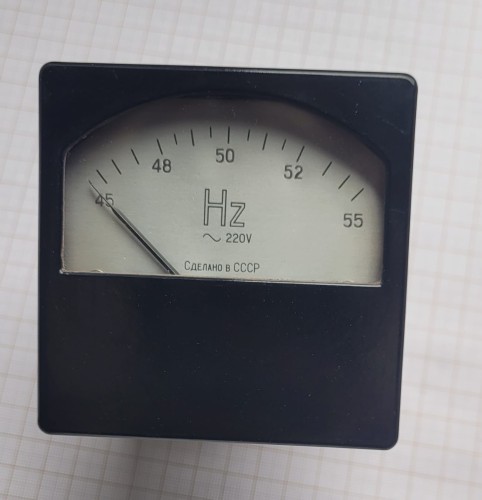 EL-53 Radziecki częstotliwościomierz analogowy 45–55 Hz – tablicowy, CCCP.jpeg