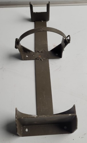 CZ-31 Metalowy uchwyt  wieszak na gaśnicę – solidny, pojazdowy2.jpeg