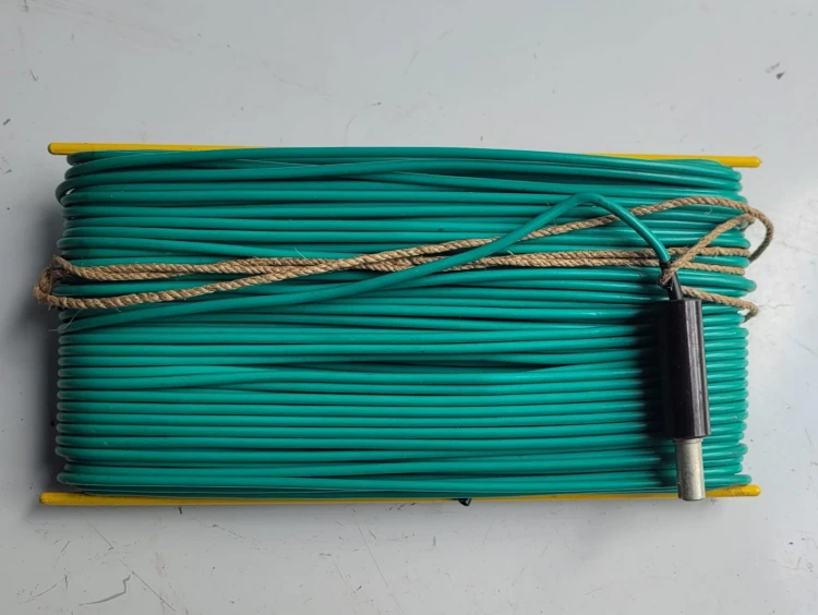 R-31 Antena z izolatorem do radiostacji R-107M – wojskowa, militaria.jpeg