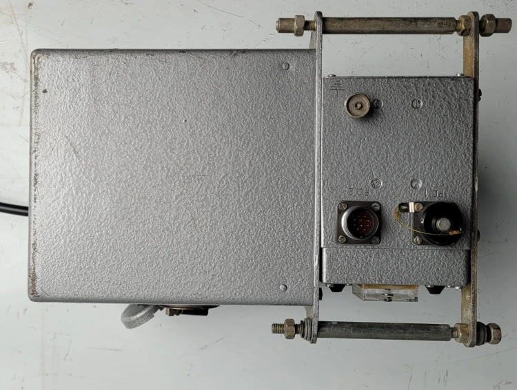 R-32 Wojskowa automatyczna skrzynka antenowa – radiostacja, militaria4.jpeg
