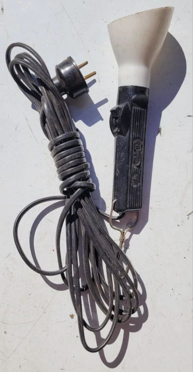 EL-62 Lampa warsztatowa PRL „kanałówka” – samochodowa 12 24V.jpeg