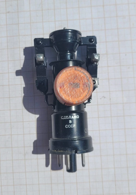 L-193 Radziecki klistron K-743B – lampa mikrofalowa radarowa.jpeg