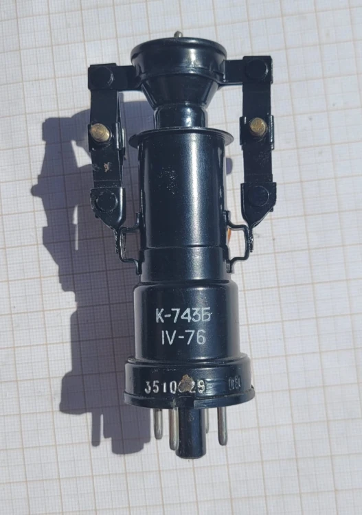 L-193 Radziecki klistron K-743B – lampa mikrofalowa radarowa2.jpeg