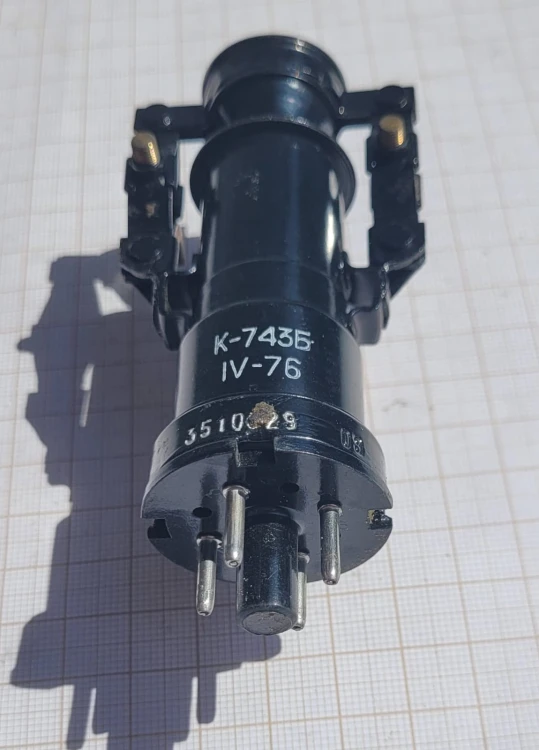 L-193 Radziecki klistron K-743B – lampa mikrofalowa radarowa3.jpeg