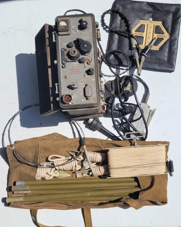 R-37 Radiostacja R-105M – komplet, wojskowa, kolekcjonerska.jpeg