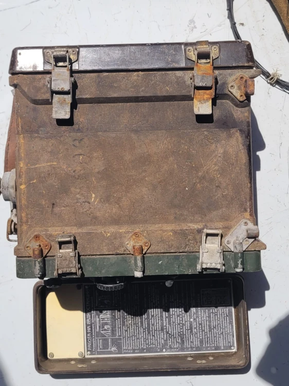R-37 Radiostacja R-105M – komplet, wojskowa, kolekcjonerska5.jpeg