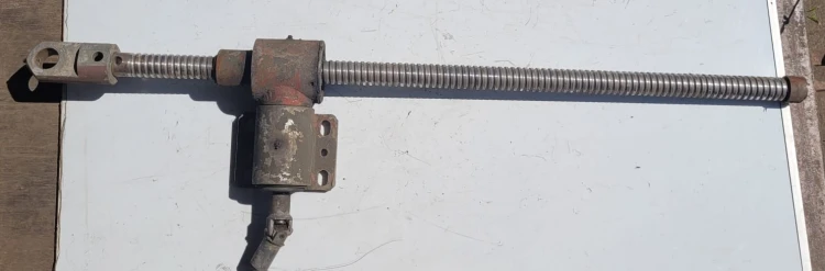 CZ-40 Śruba kulowa bezluzowa – 124 cm, fi 3,8 cm.jpeg