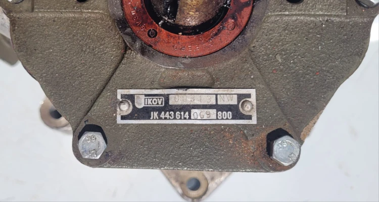 CZ-52 Sprężarka powietrza Ikov – Tatra T148 3.jpeg