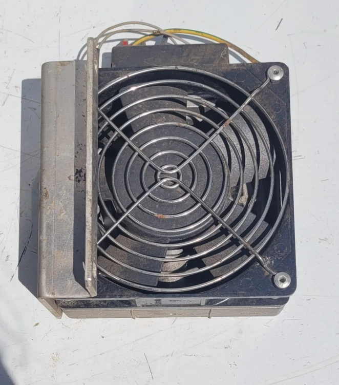 CZ-53 Nagrzewnica szaf sterowniczych Schroff HVL 031 – 230V 400W2 4.jpeg