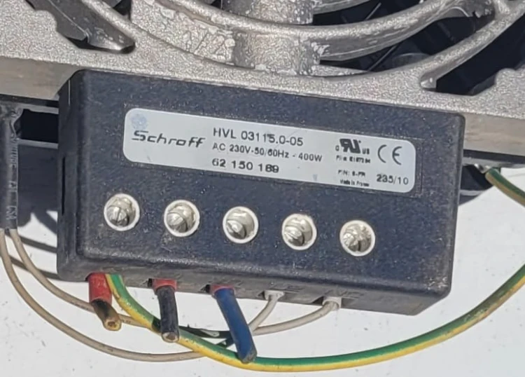 CZ-53 Nagrzewnica szaf sterowniczych Schroff HVL 031 – 230V 400W2.jpeg