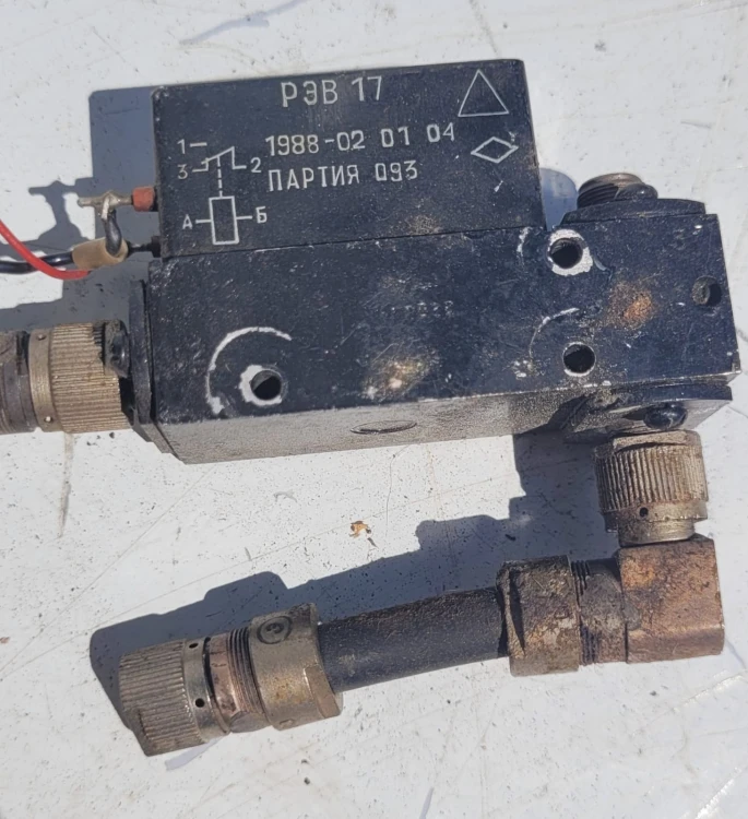 EL-65 Przekaźnik antenowy REW-17  РЭВ-17 – do 1 GHz2.jpeg