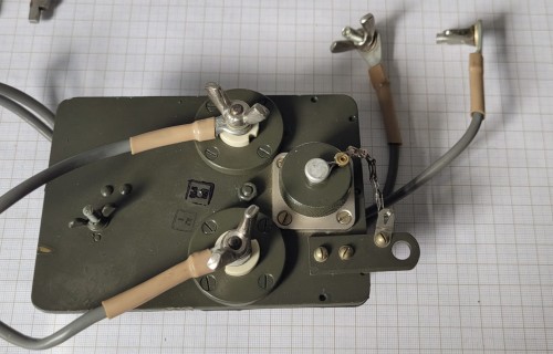 CR-32 Transformator anten odbiorczych R140 – dipol 2×13 m2.jpeg