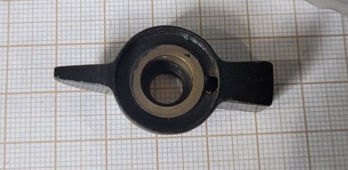 CR-33 Pokrętło gałka do radiostacji R-140 – oś 1 cm2.jpeg
