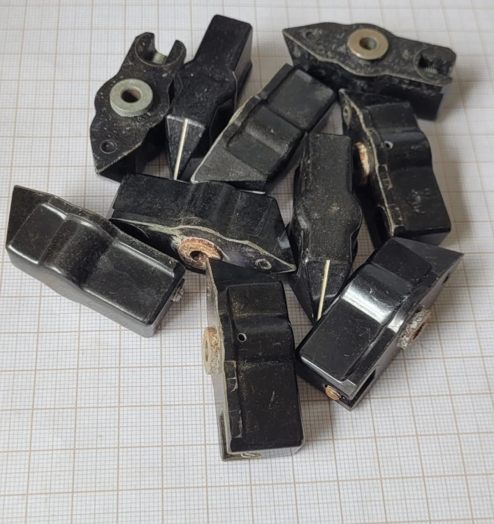 EL-90 10szt Pokrętło gałka oś 4mm.jpeg