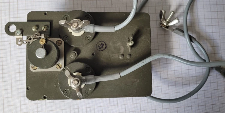 CR-34 Transformator anten odbiorczych R140 – dipol 2×13 m - PRAWY2.jpeg