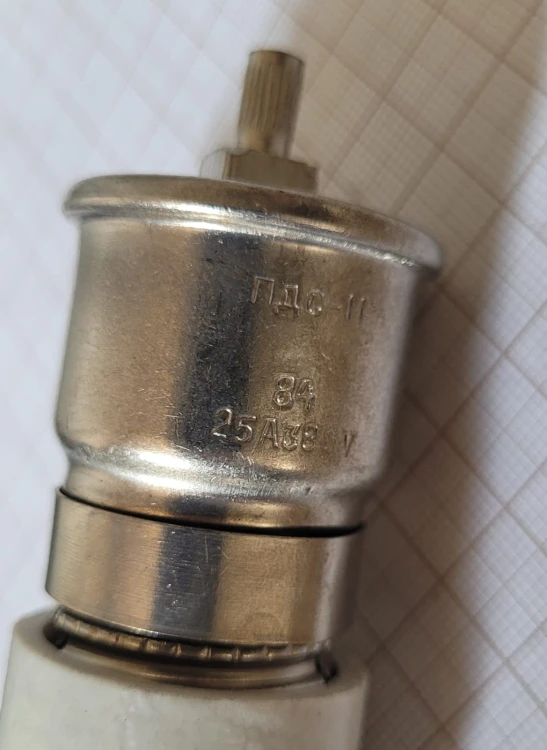 EG-3 Bezpiecznik wkręcany automatyczny „korek” PRL4.jpeg