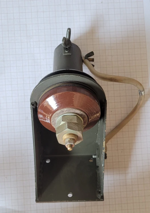 CR-39 Podstawa anteny R-140 do kontenera wojskowego3.jpeg