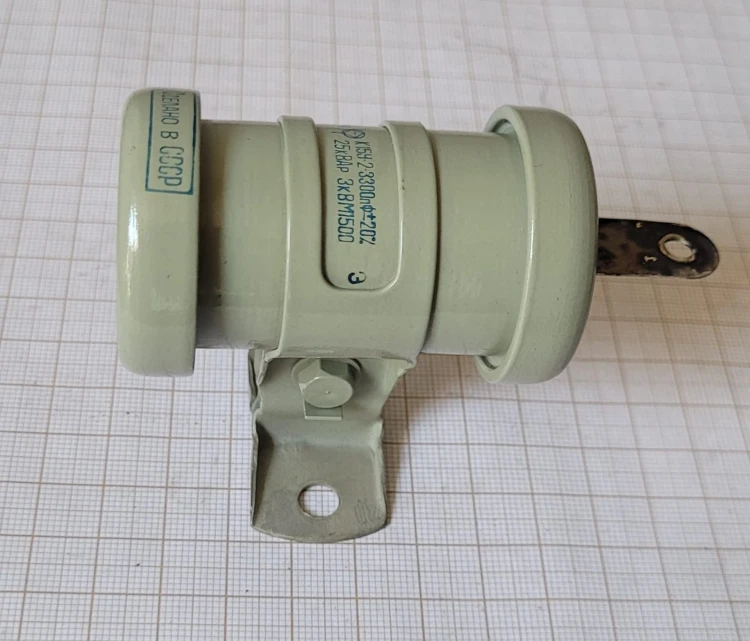 CR-40 Kondensator ceramiczny K15U-2  K15Y-2 3300pF 3kV USSR.jpeg