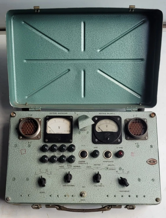 TL-55 Kaseta probiercza tester instalacji D142-Sz-M – radziecki przyrząd pomiarowy.jpeg