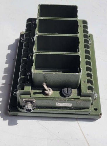 R-52 Stacja ładująca Radmor – 4-pozycyjna.jpg