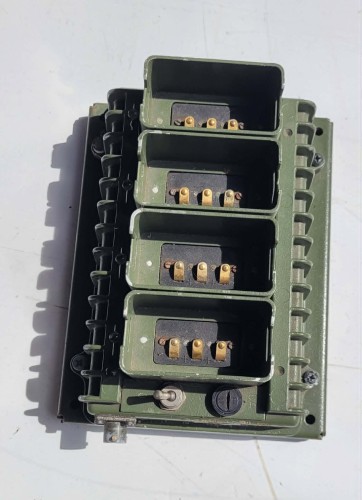 R-52 Stacja ładująca Radmor – 4-pozycyjna2.jpg