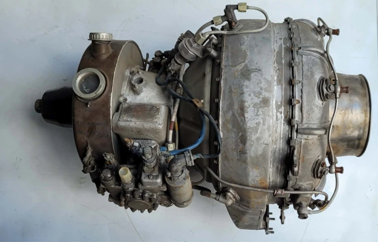 TL-60 silnik AI-9W5.jpg